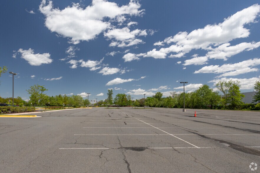 More Photos Of 13855 McLearen Rd, Herndon Office For Lease