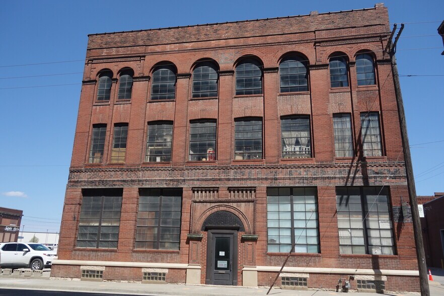 More Photos Of 1400 W 13th St, Kansas City Office For Lease