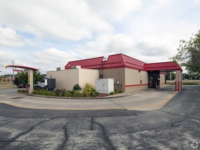 More Photos Of 1550 E Riverside Blvd, Loves Park Fast Food For Lease
