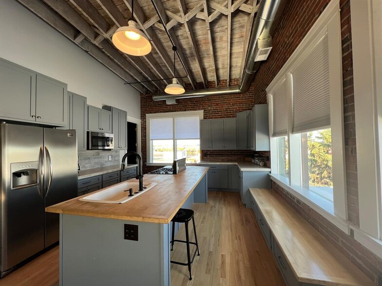 More Photos Of 700 Keogh Ct, Great Falls Light Distribution For Lease