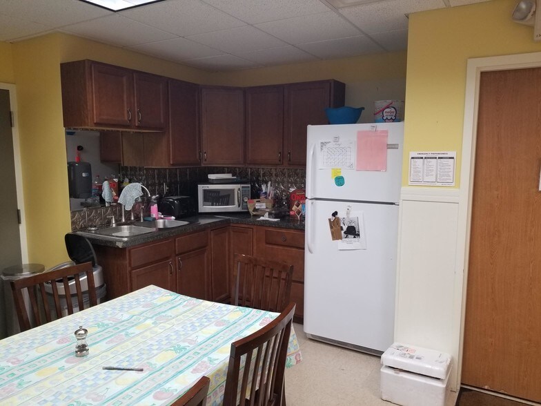 More Photos Of 420 Whitehall Rd, Muskegon Storefront Retail Office For Lease