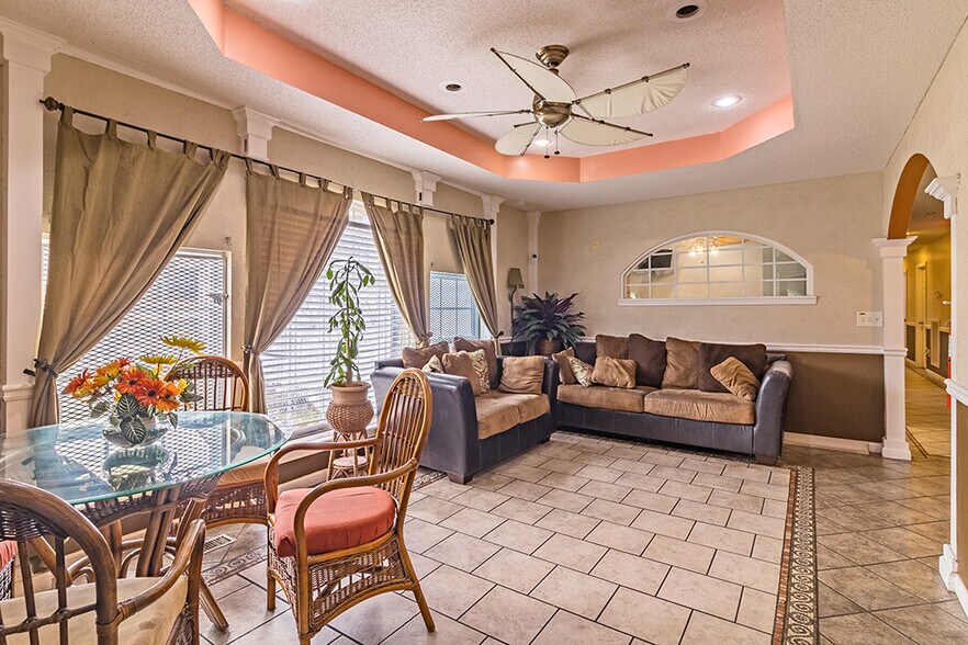 More Photos Of 4849 Mercer University Dr, Macon-Bibb Storefront For Sale