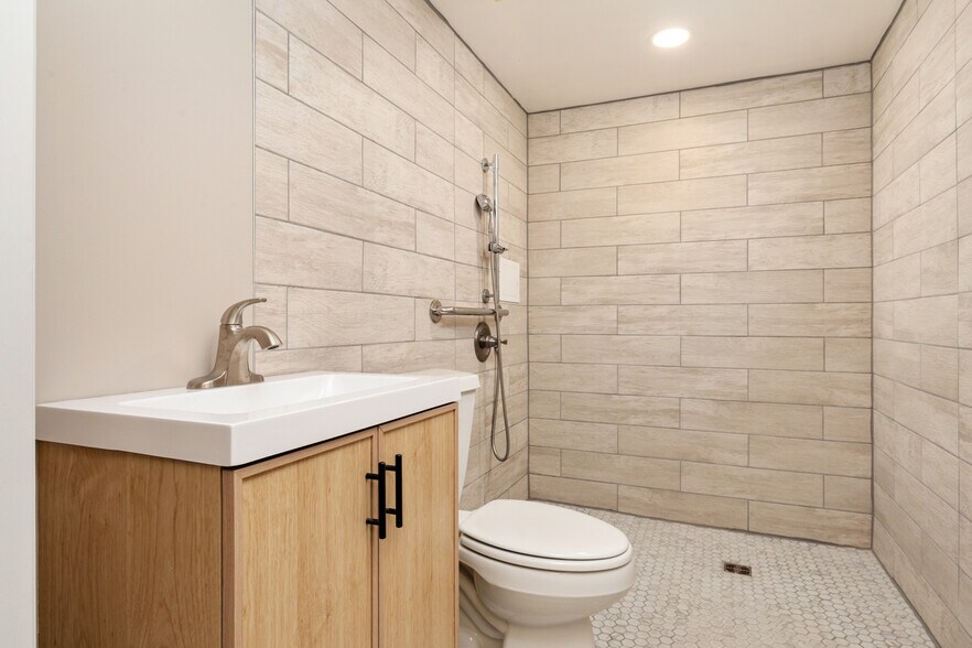 More Photos Of 100 Severn Ave, Annapolis Office Residential For Sale