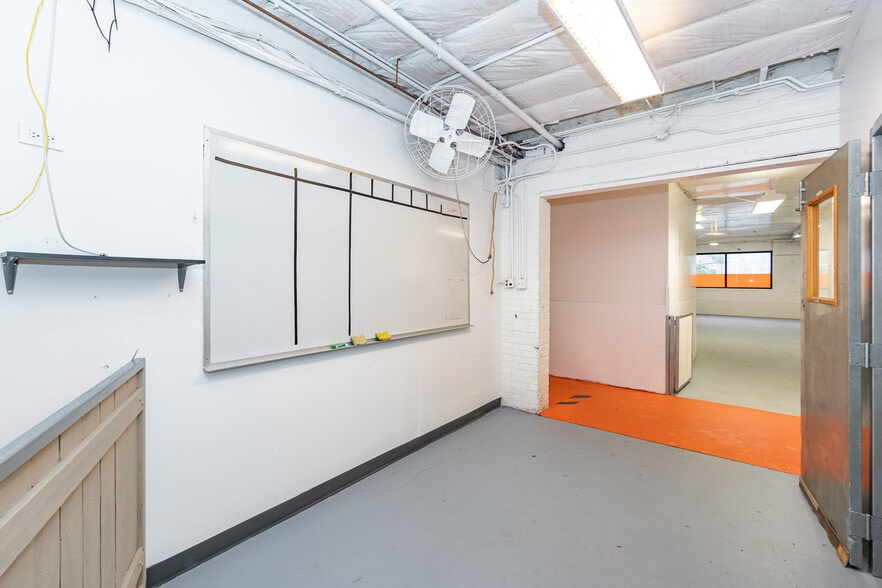 More Photos Of 4616 W Fullerton Ave, Chicago Light Manufacturing For Sale