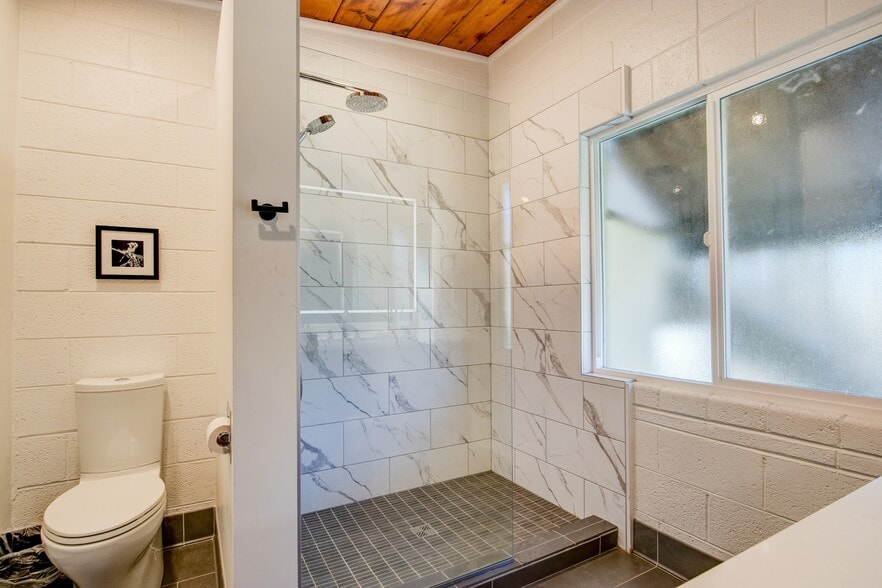 More Photos Of 13383 Sierra Way, Kernville Hotel For Sale