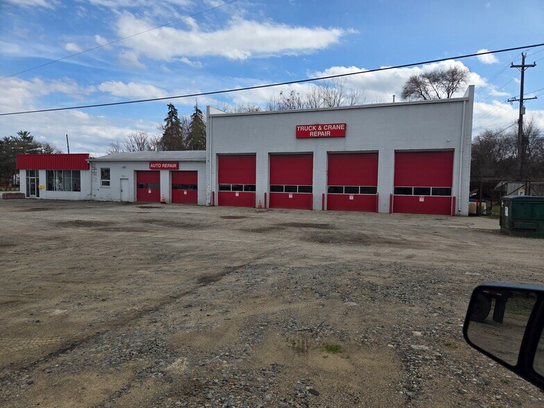 More Photos Of 3880 S Baldwin Rd, Lake Orion Freestanding For Sale