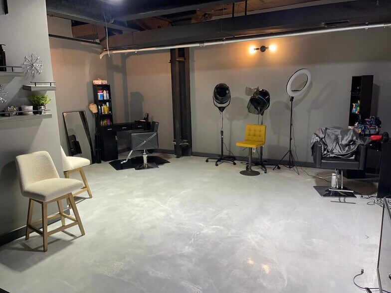 More Photos Of 928 W 38th Pl, Chicago Flex For Lease