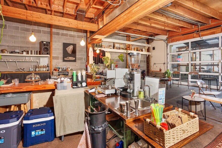 More Photos Of 3425 SE Yamhill St, Portland Loft Creative Space For Sale