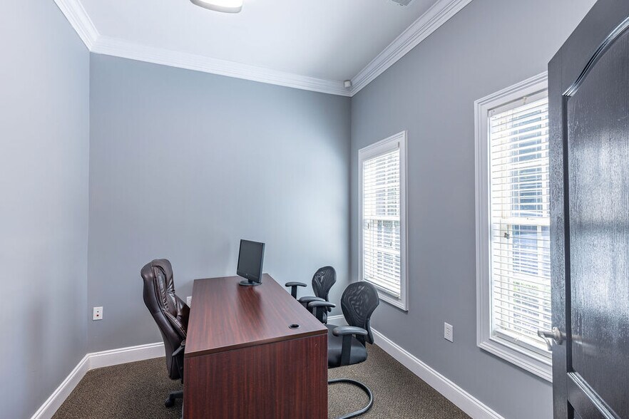 More Photos Of 3375 Chastain Gardens Dr, Kennesaw Office For Sale