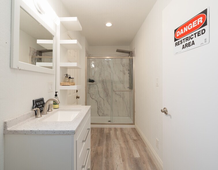 More Photos Of 31120 Riverside Dr, Lake Elsinore Office For Sale