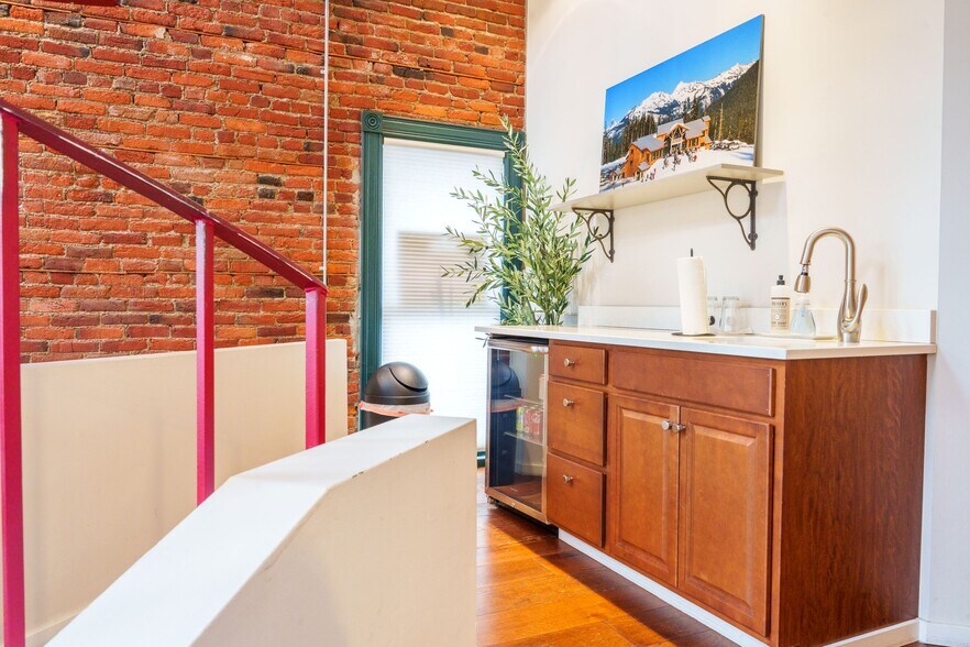 More Photos Of 1410 11th St, Bellingham Office For Lease