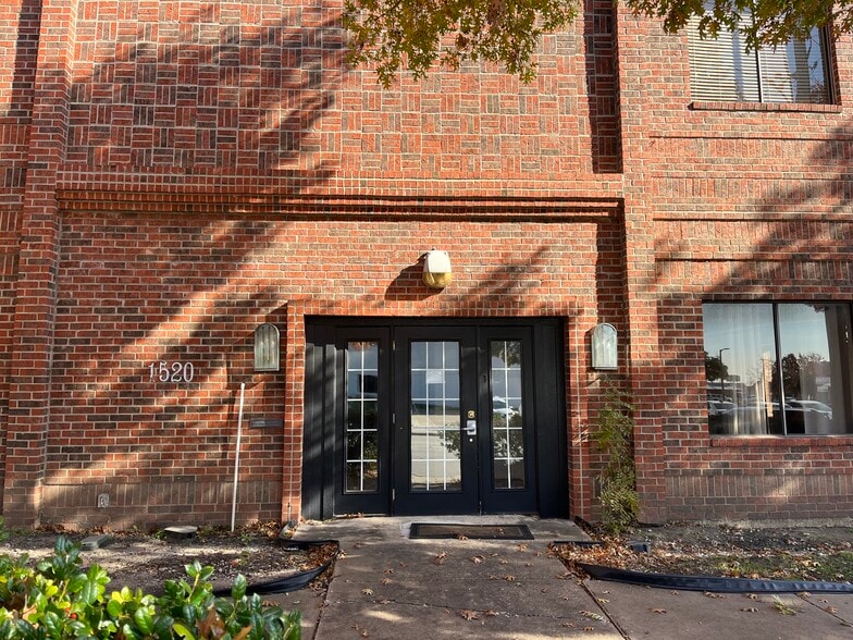 More Photos Of 1520 G Avenue, Plano Storefront Retail Office For Sale