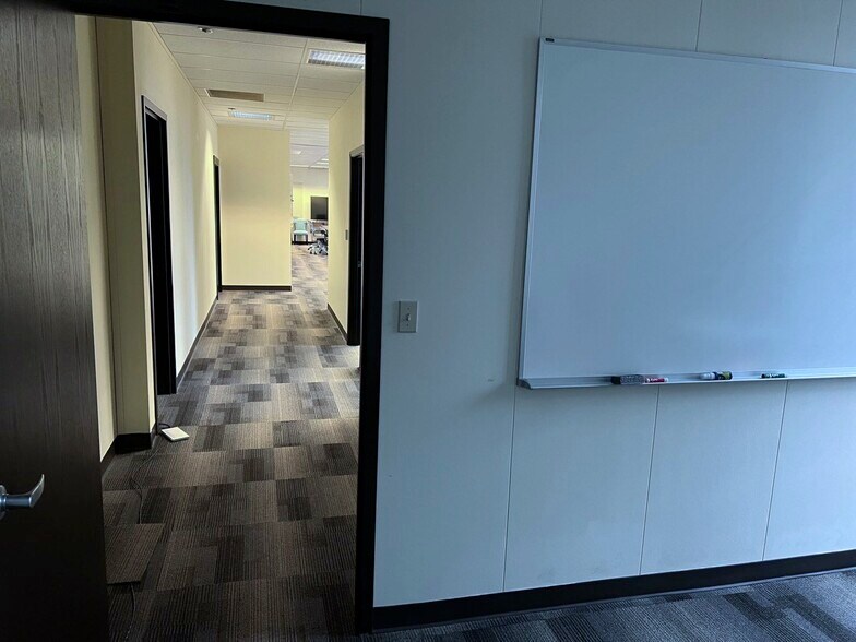 More Photos Of 50 SW Pine St, Portland Office For Lease