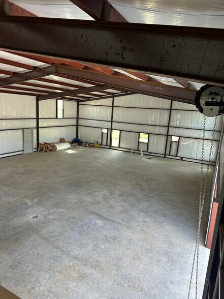 More Photos Of 4072 Old Lorena Rd, Lorena Light Manufacturing For Lease