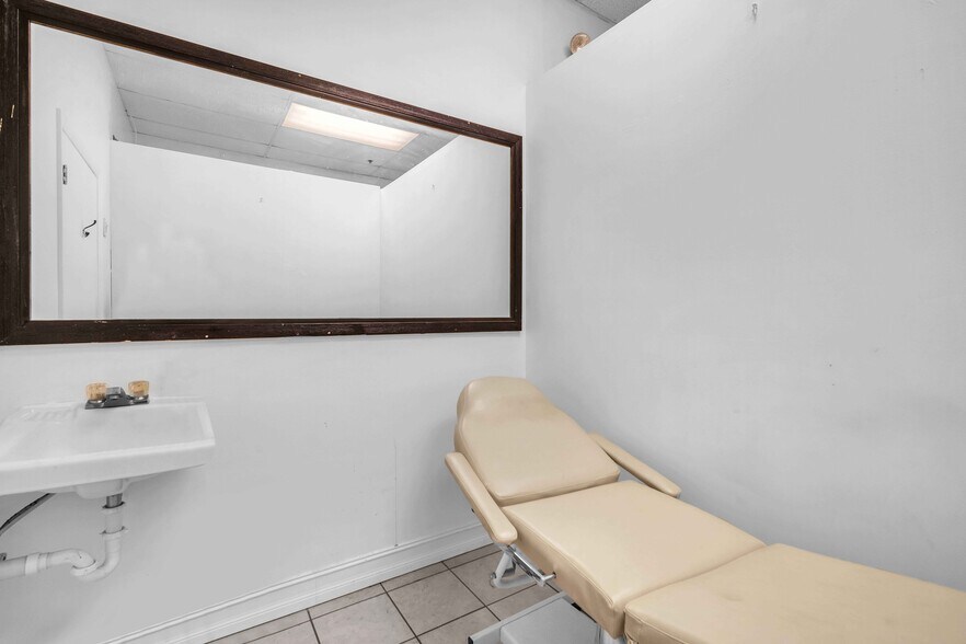 More Photos Of 15060 Jog Rd, Delray Beach Unknown For Lease