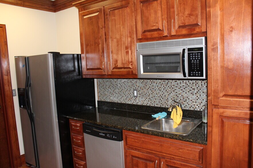 More Photos Of 5924-5930 Harbour Park Dr, Midlothian Unknown For Lease