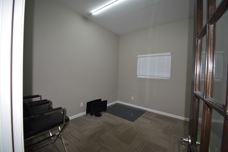 More Photos Of 11395 FM 2432 Rd, Willis Light Manufacturing For Sale