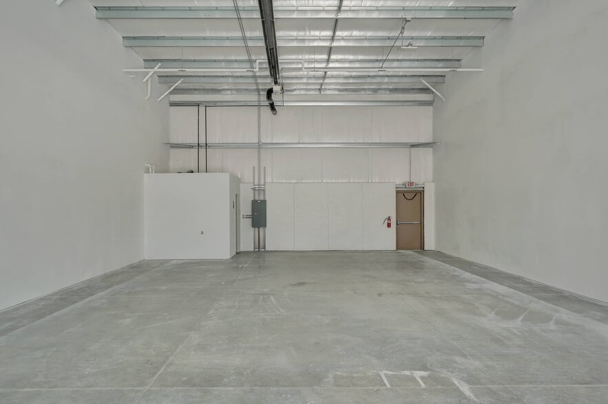 More Photos Of 11600 S 21st St, Roca Warehouse For Lease