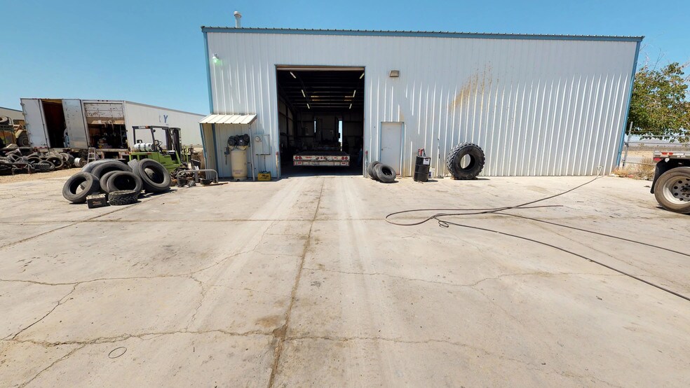 More Photos Of 9253 Cassia Rd, Adelanto Warehouse For Lease