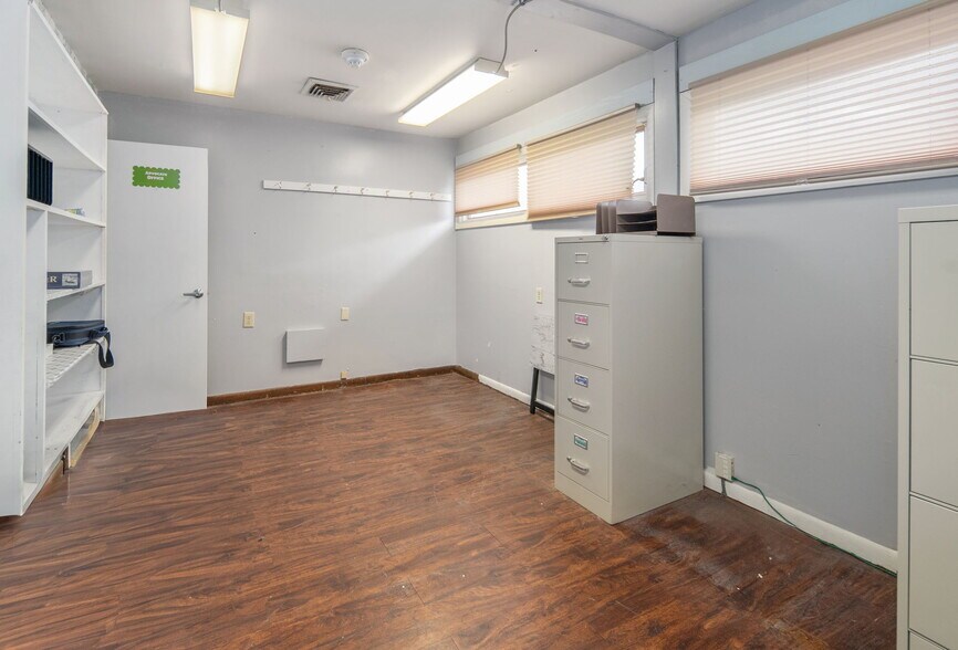 More Photos Of 4956 NY-30, Schoharie Flex For Sale