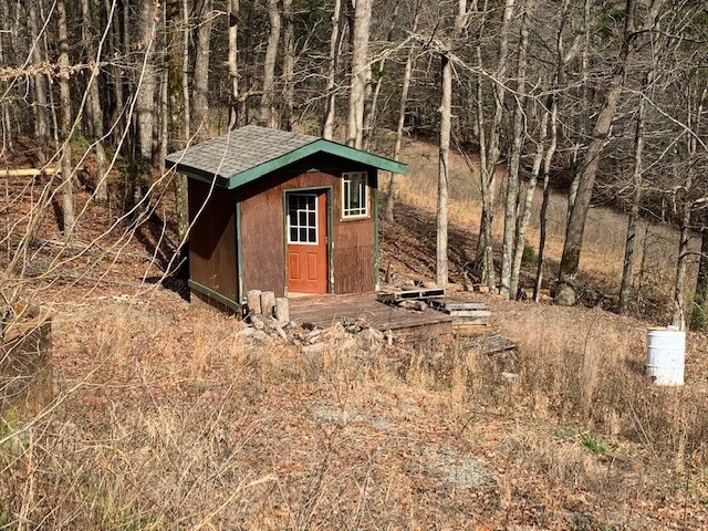 More Photos Of 137 Flea Market Rd, Jasper Showroom For Sale