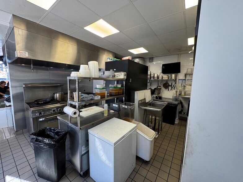 More Photos Of 7501-7505 W Sunset Blvd, Los Angeles Restaurant For Lease