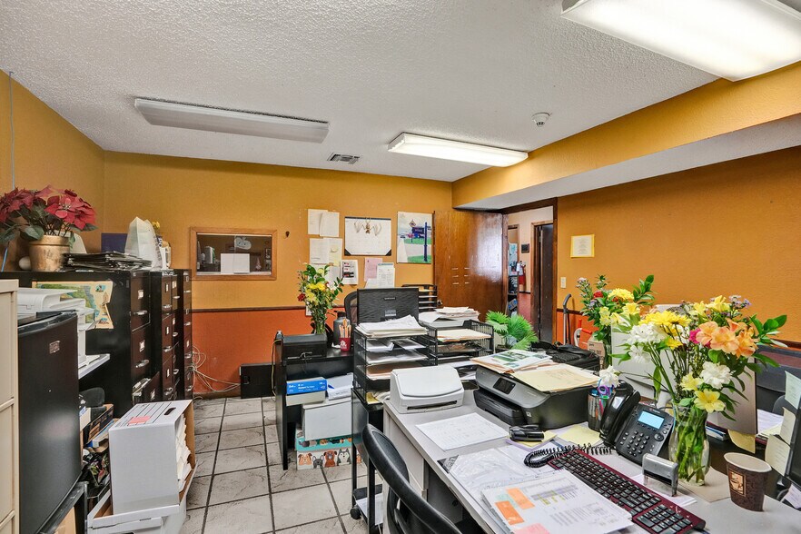 More Photos Of 2360 W 76th St, Hialeah Manufacturing For Sale
