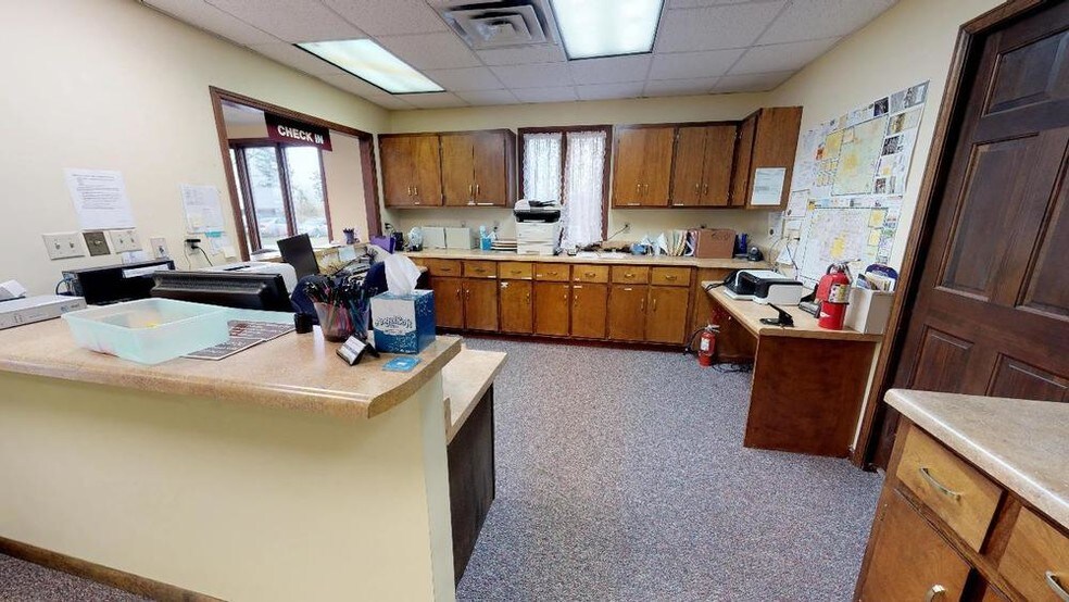 More Photos Of 4320 5th Ave, Marianna Medical For Lease