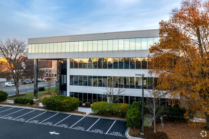 More Photos Of 1901 Roxborough Rd, Charlotte Office For Sale