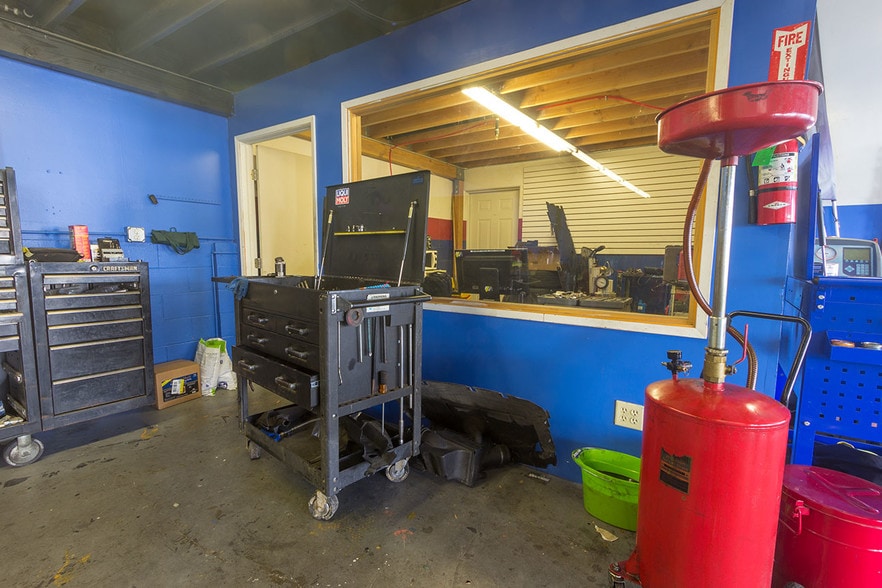 More Photos Of 26524 Ruether Ave, Santa Clarita Warehouse For Lease