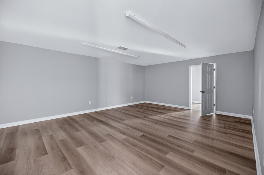 More Photos Of 4109 Robinson St, Covington Freestanding For Sale