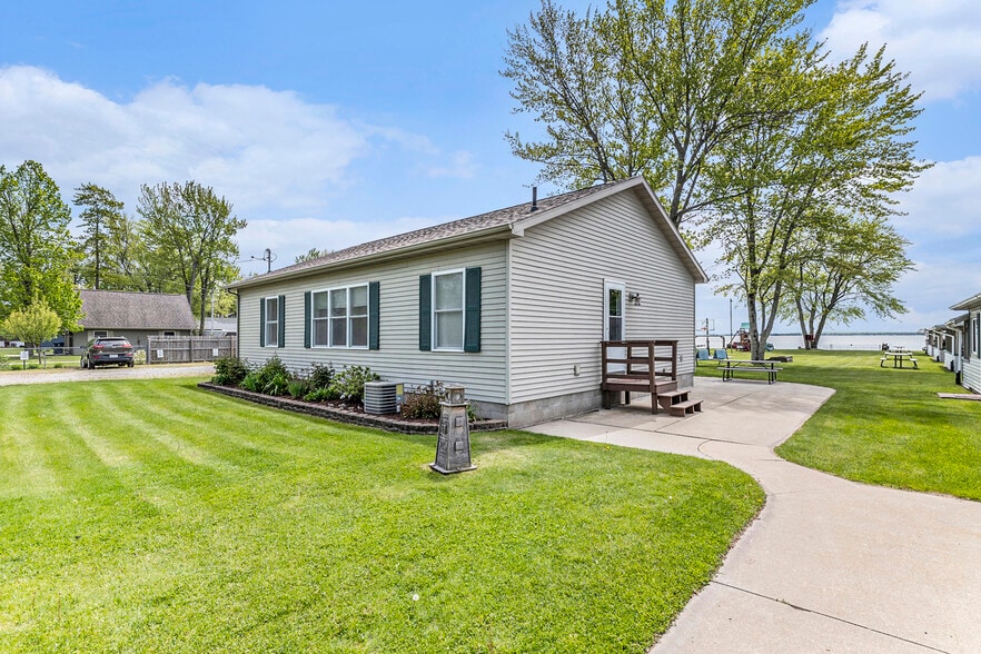 More Photos Of 10392 Houghton Lake dr, Houghton Lake Specialty For Sale