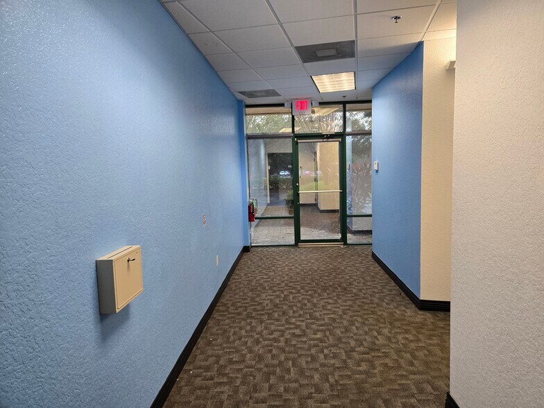 More Photos Of 6881 Kingspointe Pky, Orlando Flex For Lease