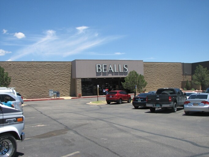 More Photos Of 2302 W Pierce St, Carlsbad General Retail For Lease