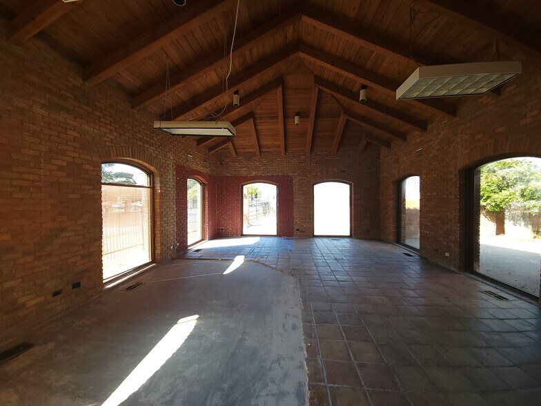 More Photos Of 2323 N Walton Walker Blvd, Dallas Office For Sale