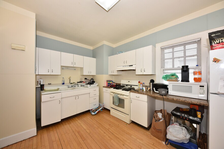 More Photos Of 2940 N Maryland Ave, Milwaukee Apartments For Sale