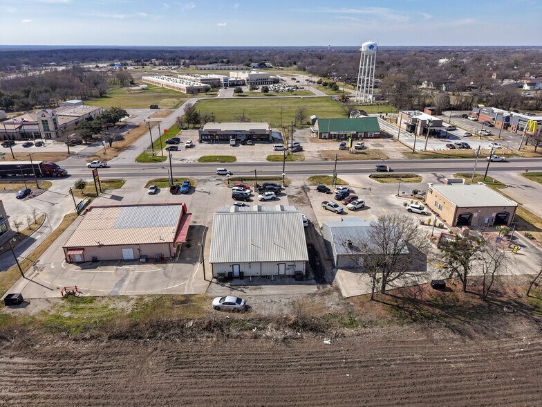 More Photos Of 8883-8885 State Highway 34 S, Quinlan Office For Lease