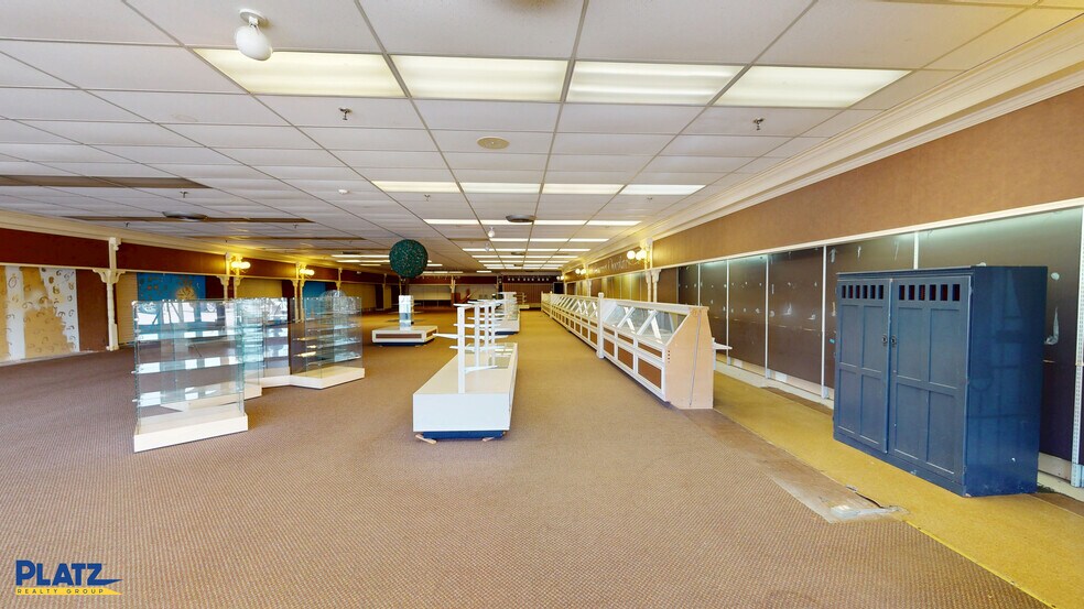 More Photos Of 4317-4341 Kirk Rd, Youngstown Storefront For Lease
