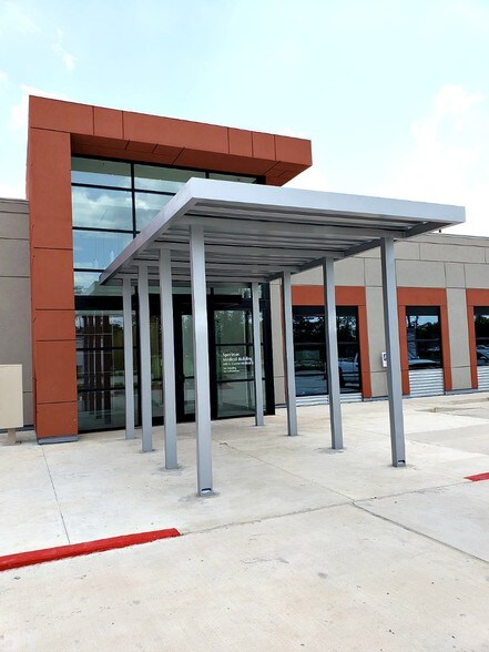 More Photos Of 600 S Conroe Medical Dr, Conroe Medical For Lease