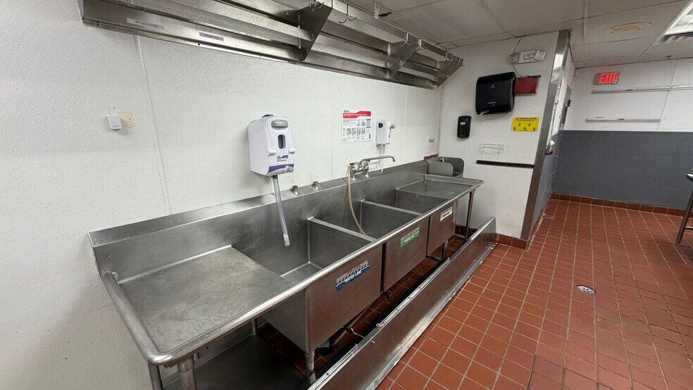 More Photos Of 2124-2162 Merrick Ave, Merrick Unknown For Lease