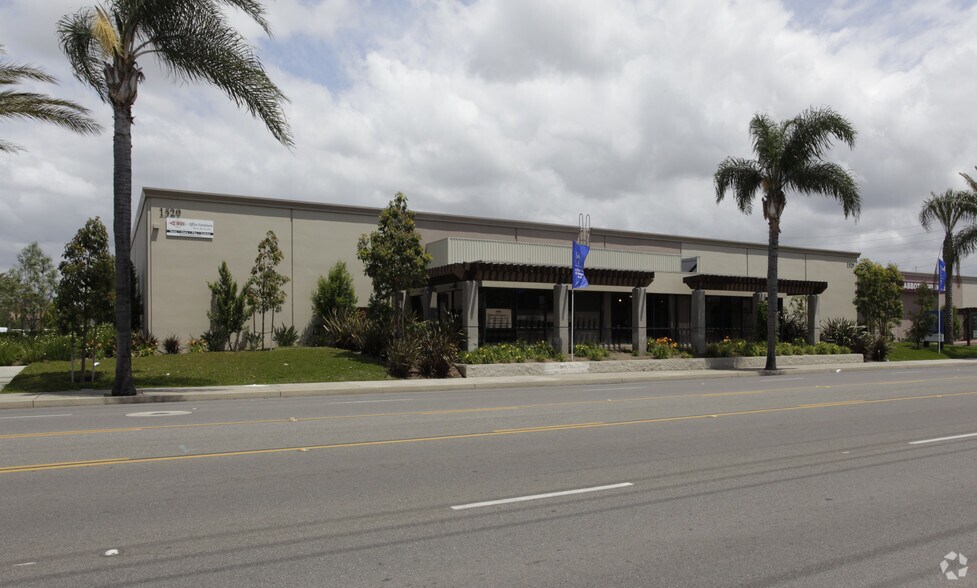 More Photos Of 1529 E McFadden Ave, Santa Ana Warehouse For Lease