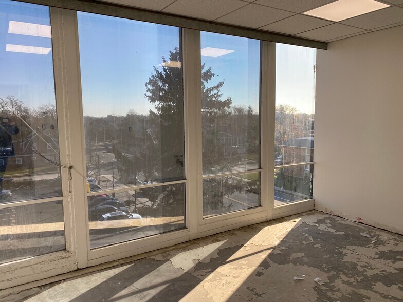 More Photos Of 371 Merrick Rd, Rockville Centre Office For Lease