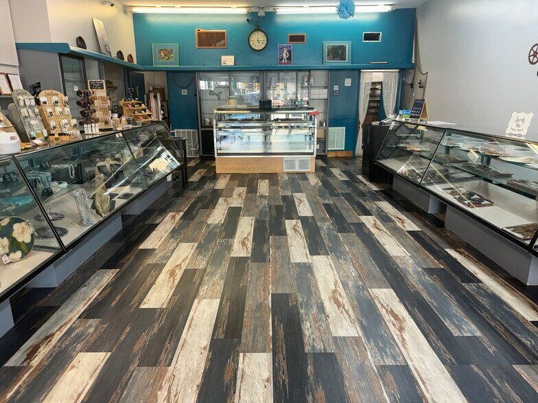 More Photos Of 135 S Wayne St, Milledgeville General Retail For Sale