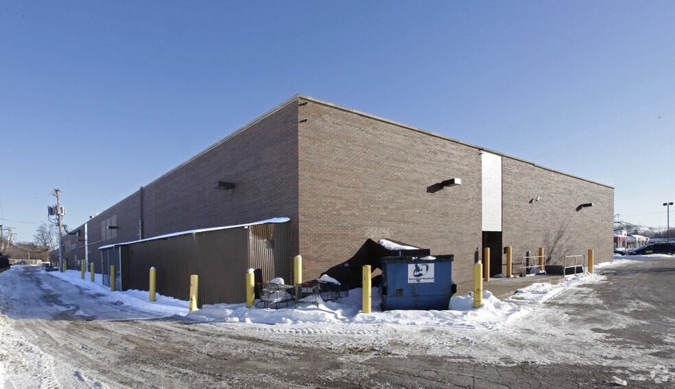 More Photos Of 1456-1500 Lee St, Des Plaines Freestanding For Lease