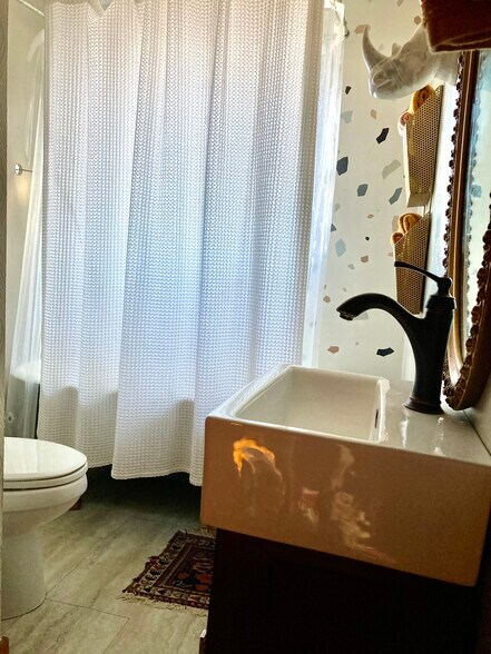 More Photos Of 215 N Comanche St, San Marcos Storefront Retail Office For Sale