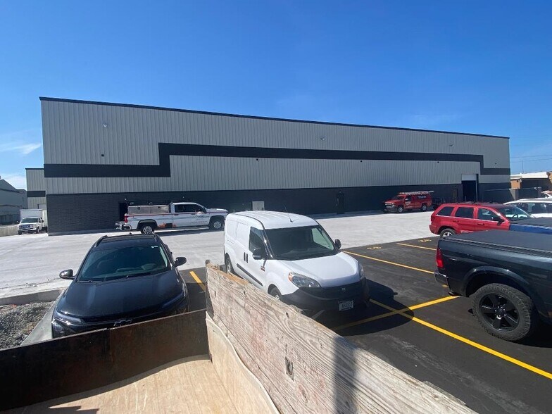 More Photos Of 733 Midway Rd, Menasha Distribution For Lease