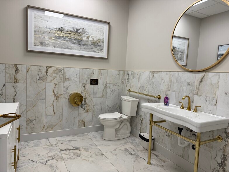 More Photos Of 1004 Fifth Ave, Coraopolis Storefront For Lease