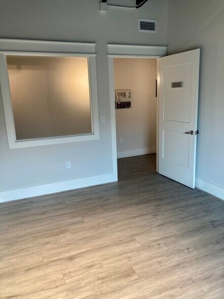 More Photos Of 336 N Main St, Conroe Loft Creative Space For Lease