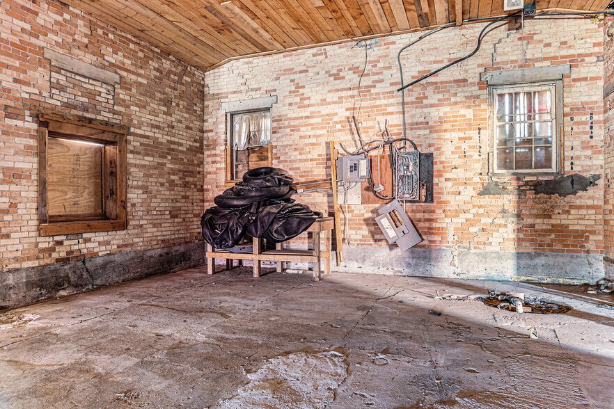 More Photos Of 226 Baldwin St, Big Rapids Light Distribution For Sale