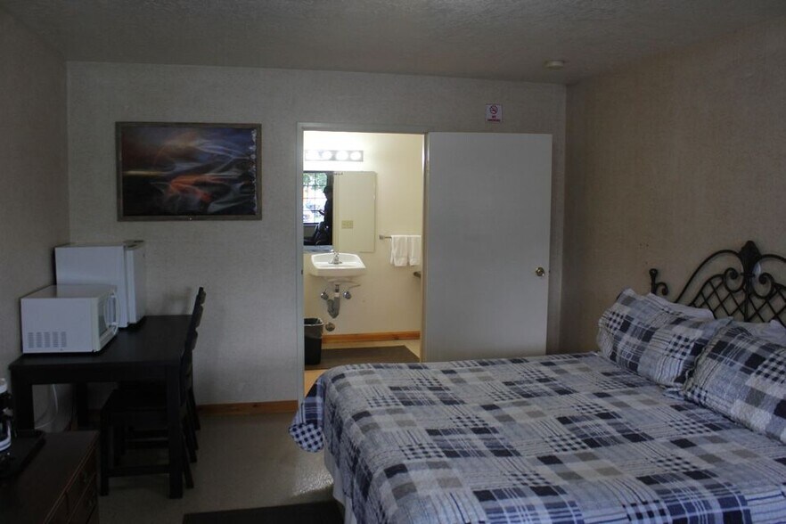 More Photos Of 339 S Highway 89, Circleville Hotel For Sale